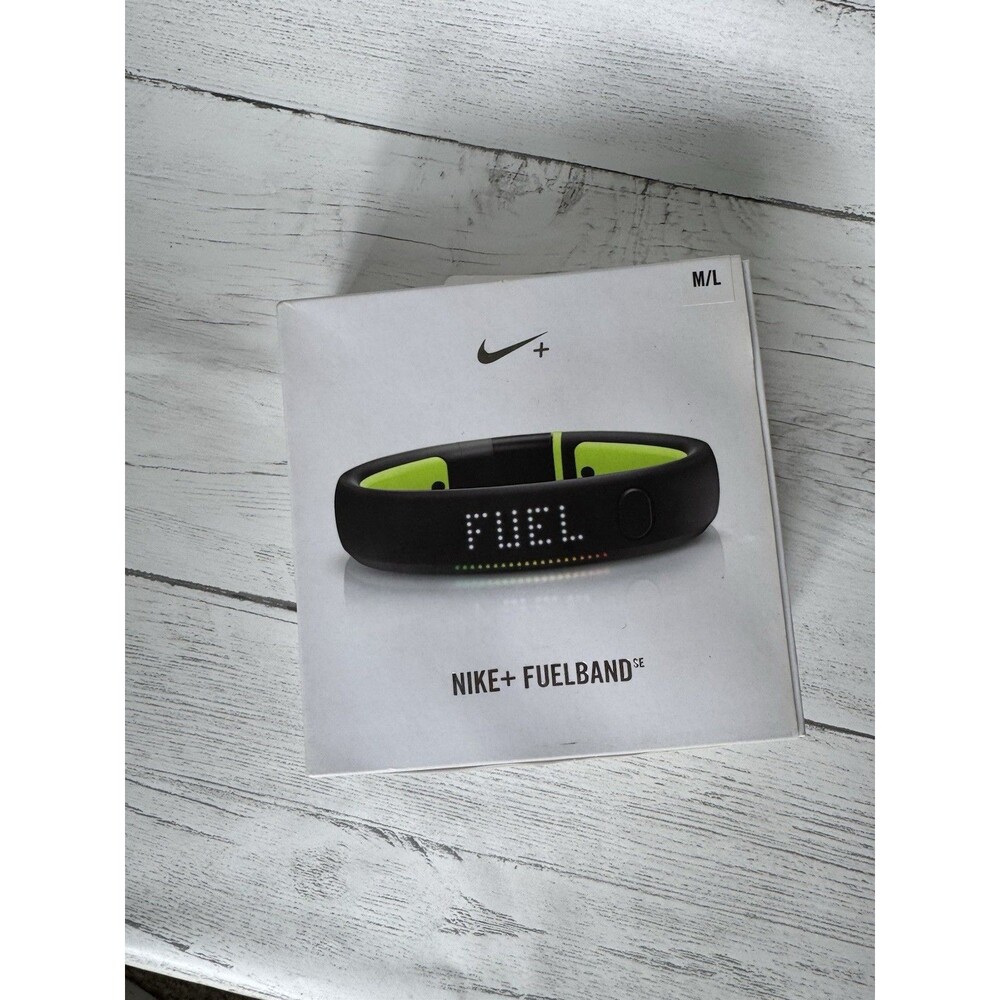 NIKE + FUELBAND SE Water Resistant Bluetooth M/L Black (Volt) Open Box
